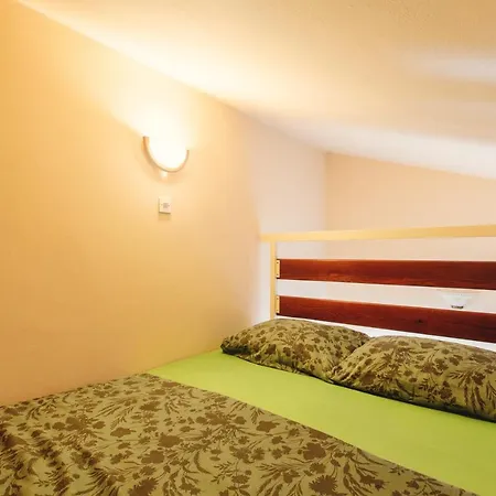 Apartman Mara Vabriga Apartment