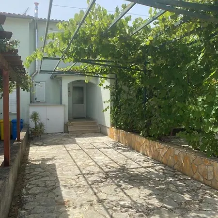 Apartment Apartman Mara Vabriga
