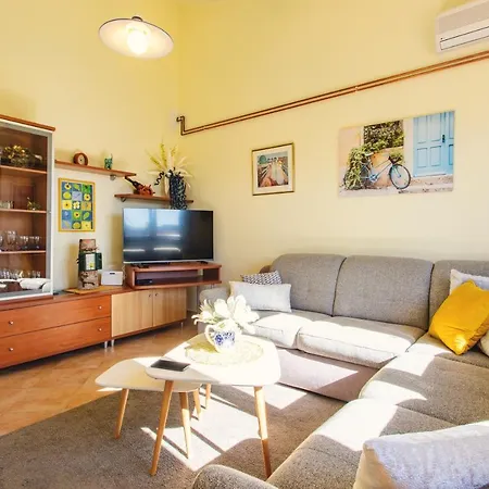 Apartament Apartman Mara Vabriga Tar-Vabriga