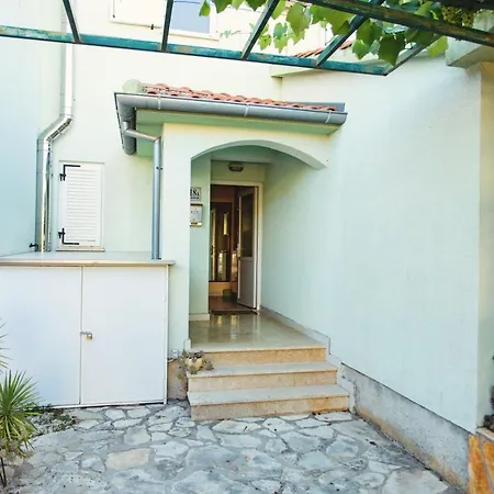 Apartament Apartman Mara Vabriga