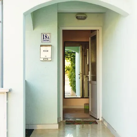 Apartament Apartman Mara Vabriga *